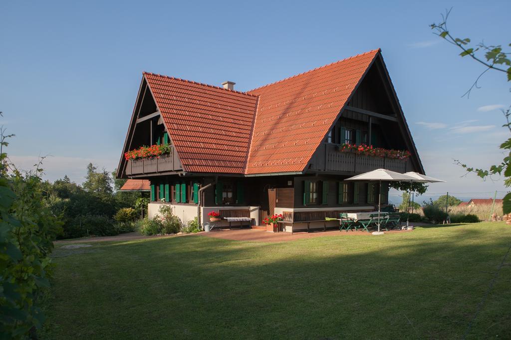 Ferienhaus Neubauer Spielfeld Exterior photo