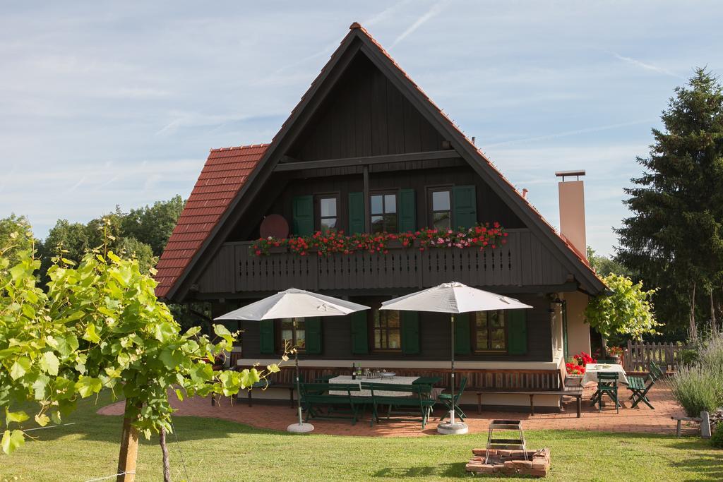 Ferienhaus Neubauer Spielfeld Exterior photo