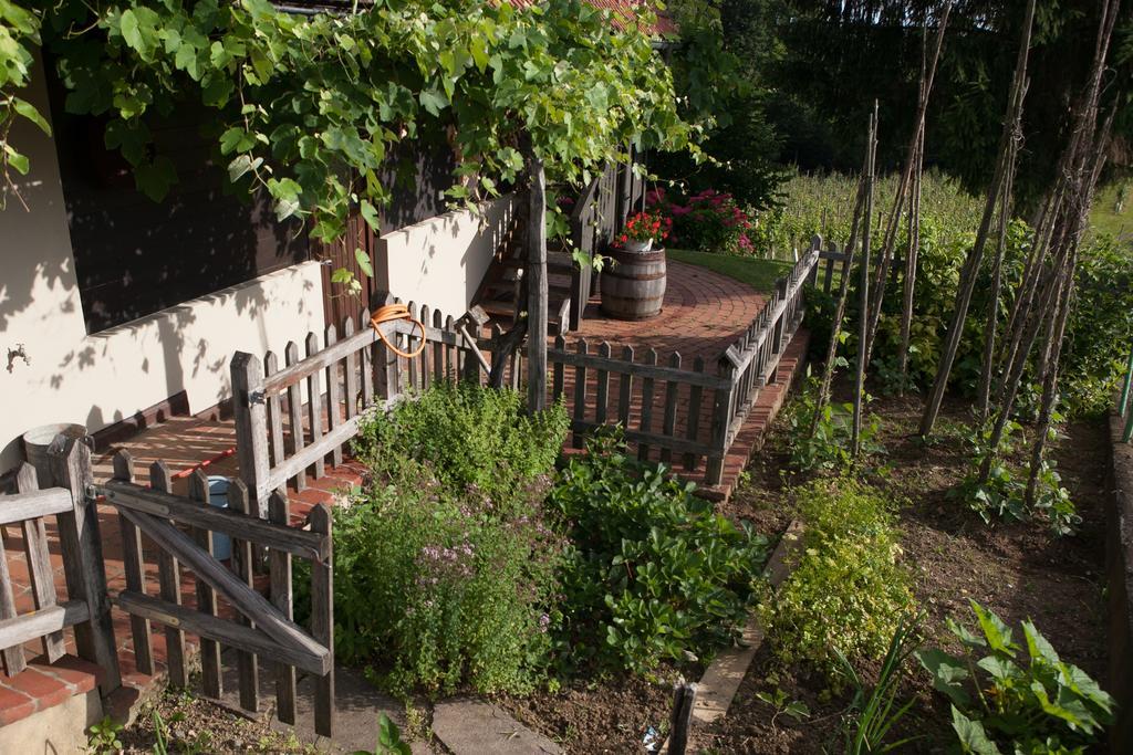 Ferienhaus Neubauer Spielfeld Exterior photo